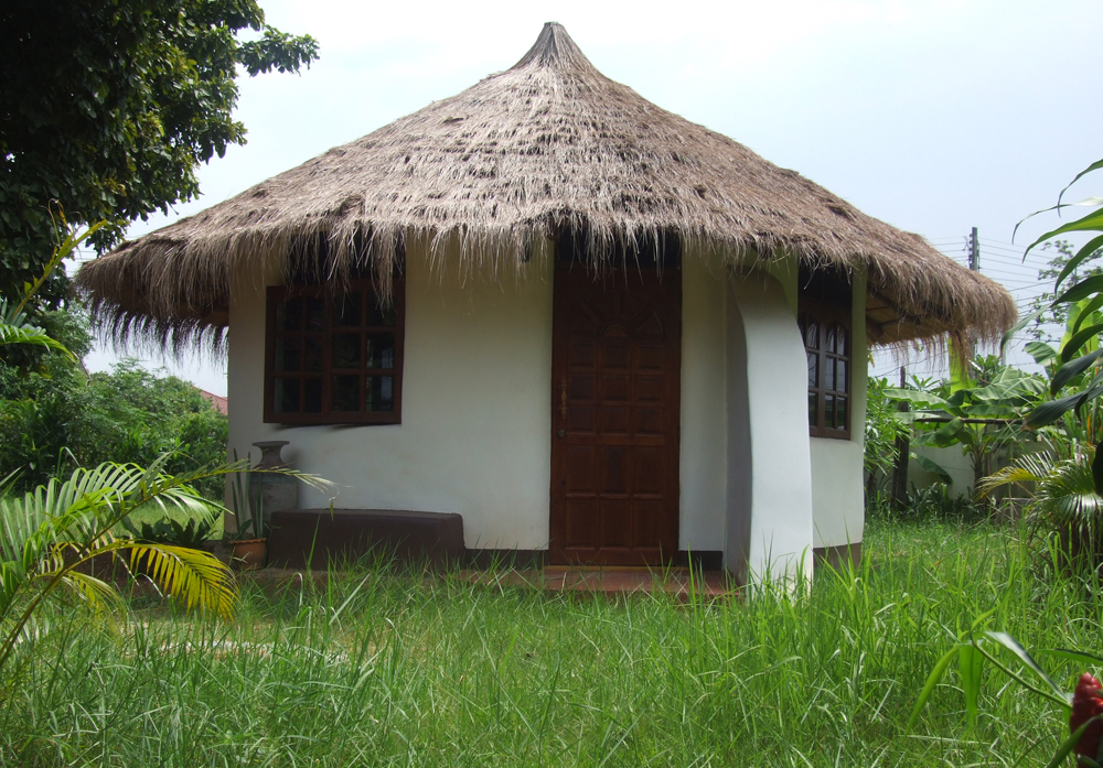 Yogi Farm is planning to build earthbag roundhouses like this one with scoria bags.