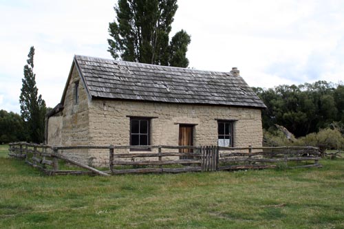 Paterson’s accommodation house at Hakataremea was built in 1872.